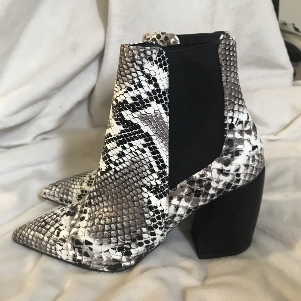 Qupid snakeskin booties